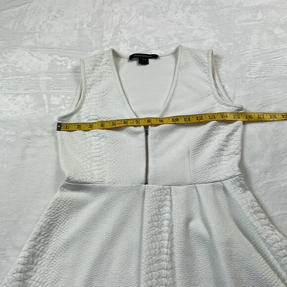 French Connection pleated front zip up bust fit and flare dress, size 8 - Picture 4 of 7